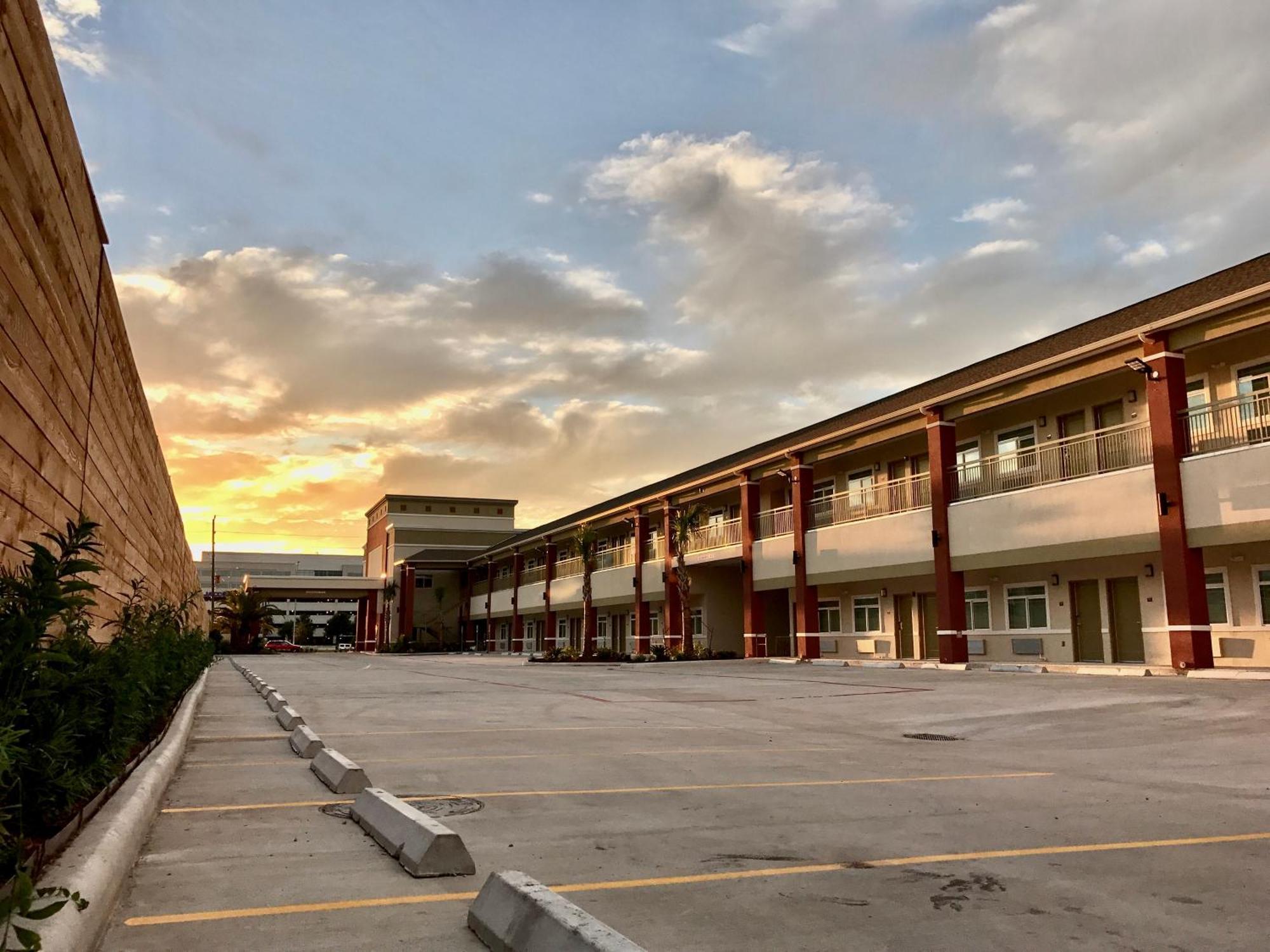 Grand Villa Inn And Suites Westchase/Chinatown Houston Exterior photo